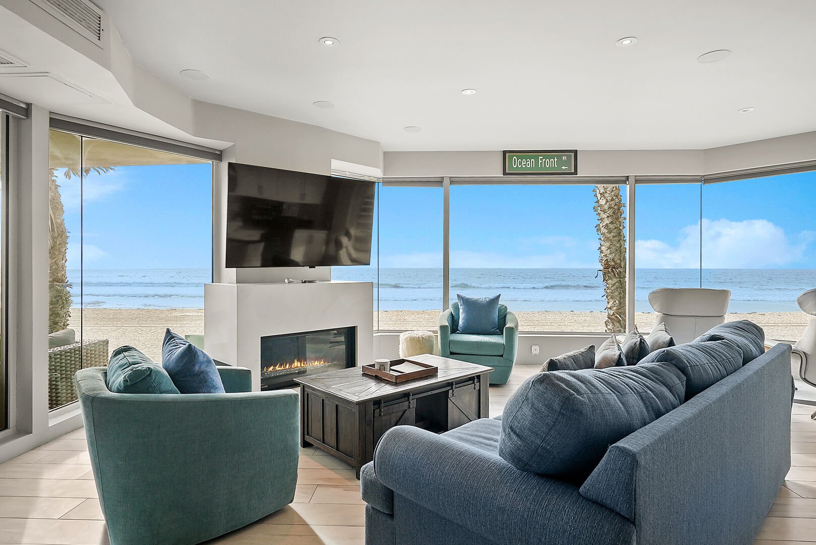 An oceanfront view from one of our San Diego rentals